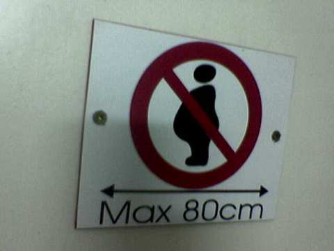 Toilette für Dicke verboten