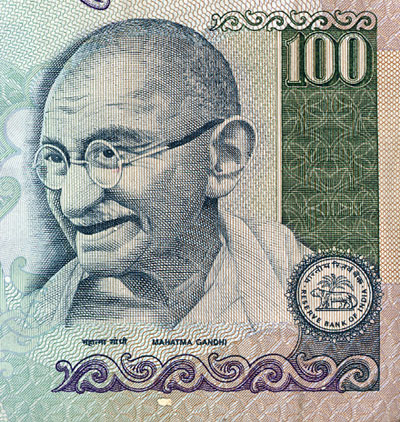 Mahatma Gandhi ziert jeden einzelnen Geldschein.